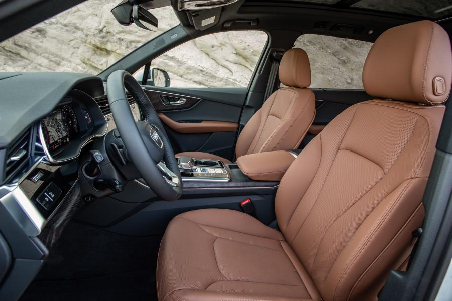 Интерьер Audi Q7 55 TFSI Quattro (4M) 2019 года  (NA) (фото 31 из 37)